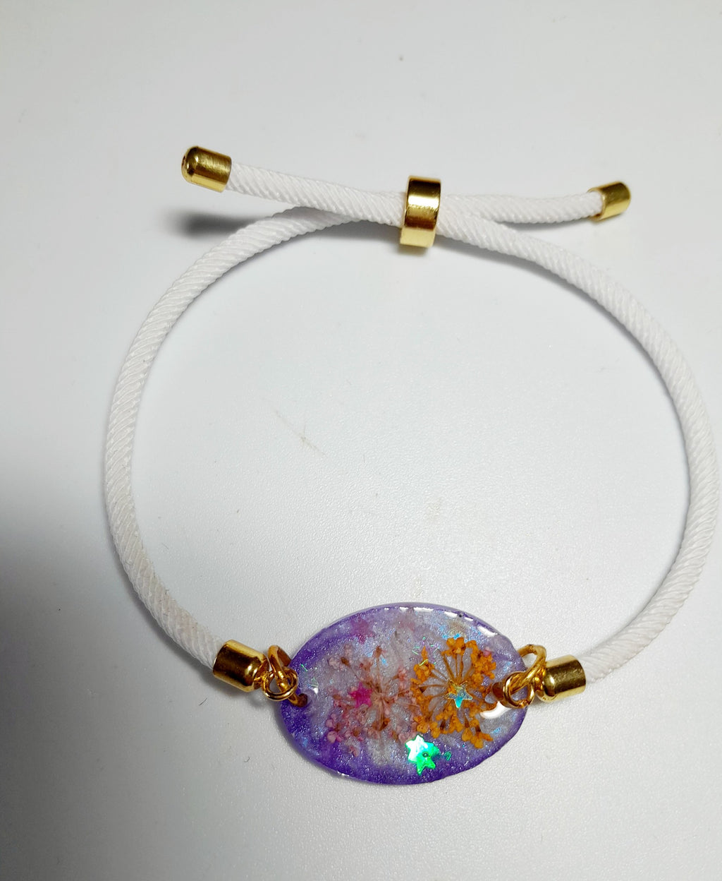 Bracelet avec fleurs séchées