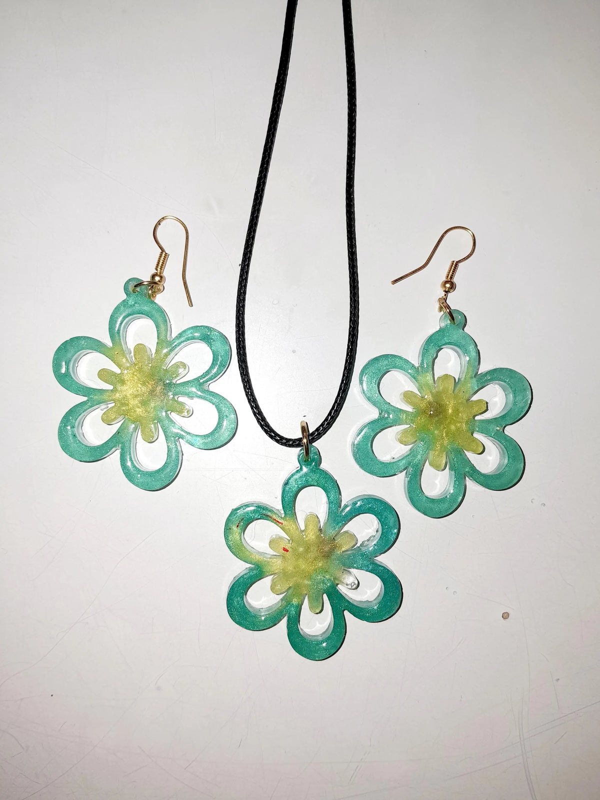 parure fleurs ( Boucles d'oreilles + pendentif)